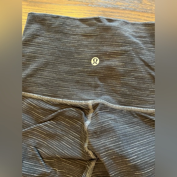 Lululemon high waisted full-length leggings Size 6 - Picture 3 of 4